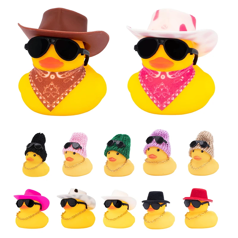 Car Rubber Duck Car Duck Decoration Dashboard Car Ornament Per Accessori Per La Decorazione Del Cruscotto Dell'Auto Con Mini Bachelor Cap Neckl