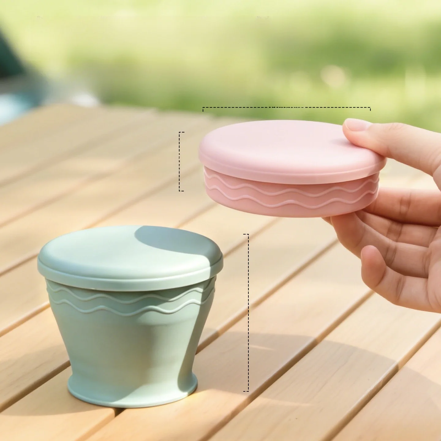 휴대용 접이식 실리콘 컵 미니 크리에이티브 개폐식 컵(뚜껑 포함) 야외 여행용 입 린스 컵 경량 럭셔리