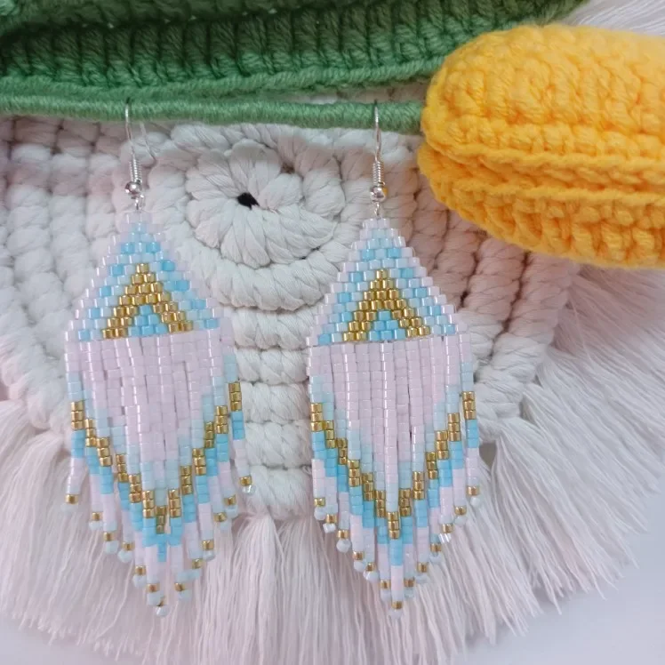 

Женские серьги-подвески с градиентом