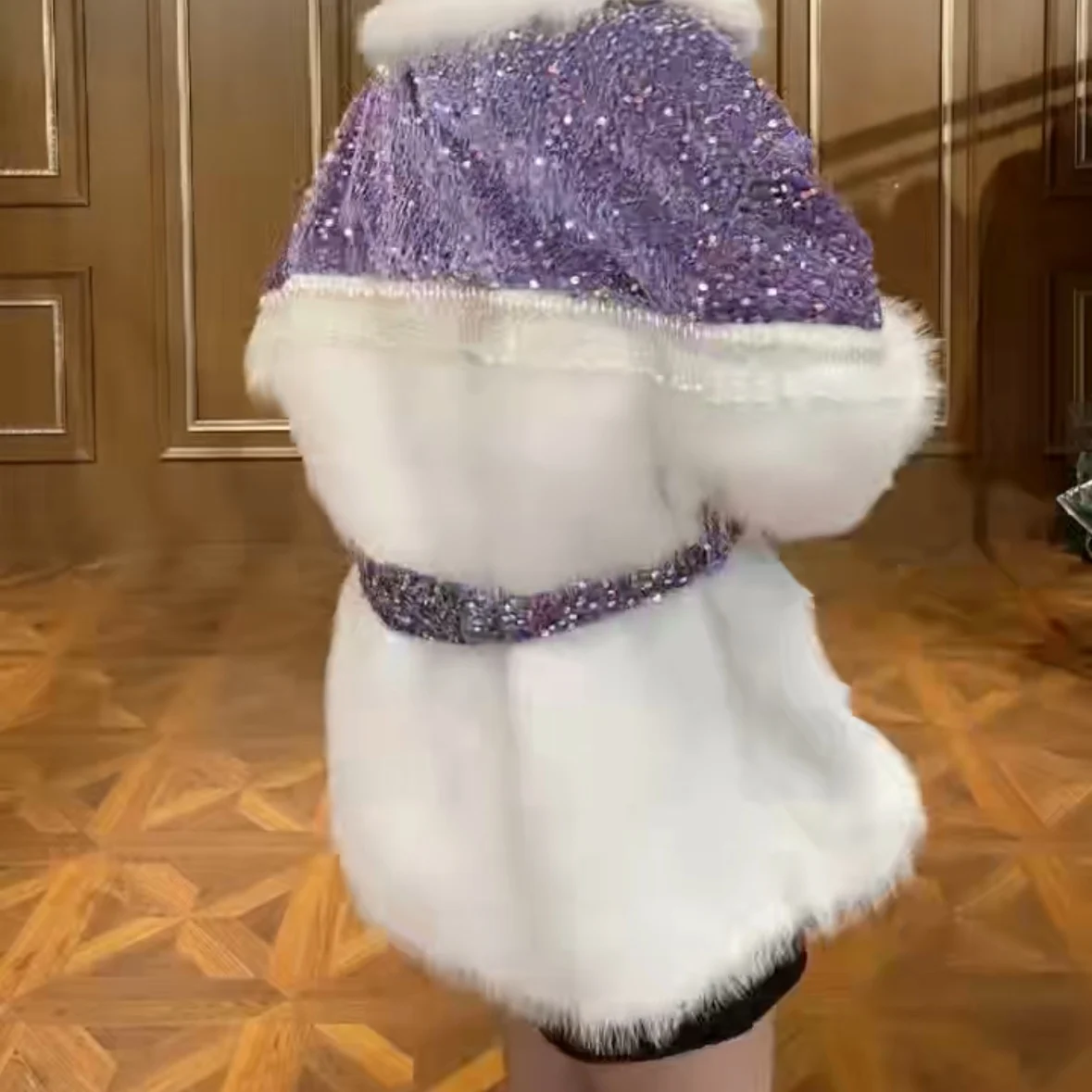 Рисунок 4 - Женское меховое пальто средней длины