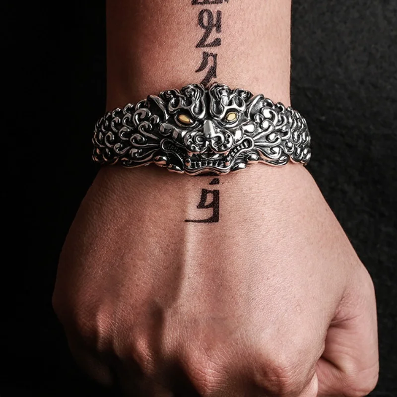

Men's Tiger Faucet Carved Bracelet Sterling Silver Domineering Personality Open Bracelet Bracelet
