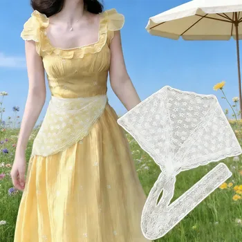 Sciarpa triangolare in pizzo bianco con fiori, elegante e raffinata, sottile e traspirante, stile artistico, ideale per viaggi e foto.