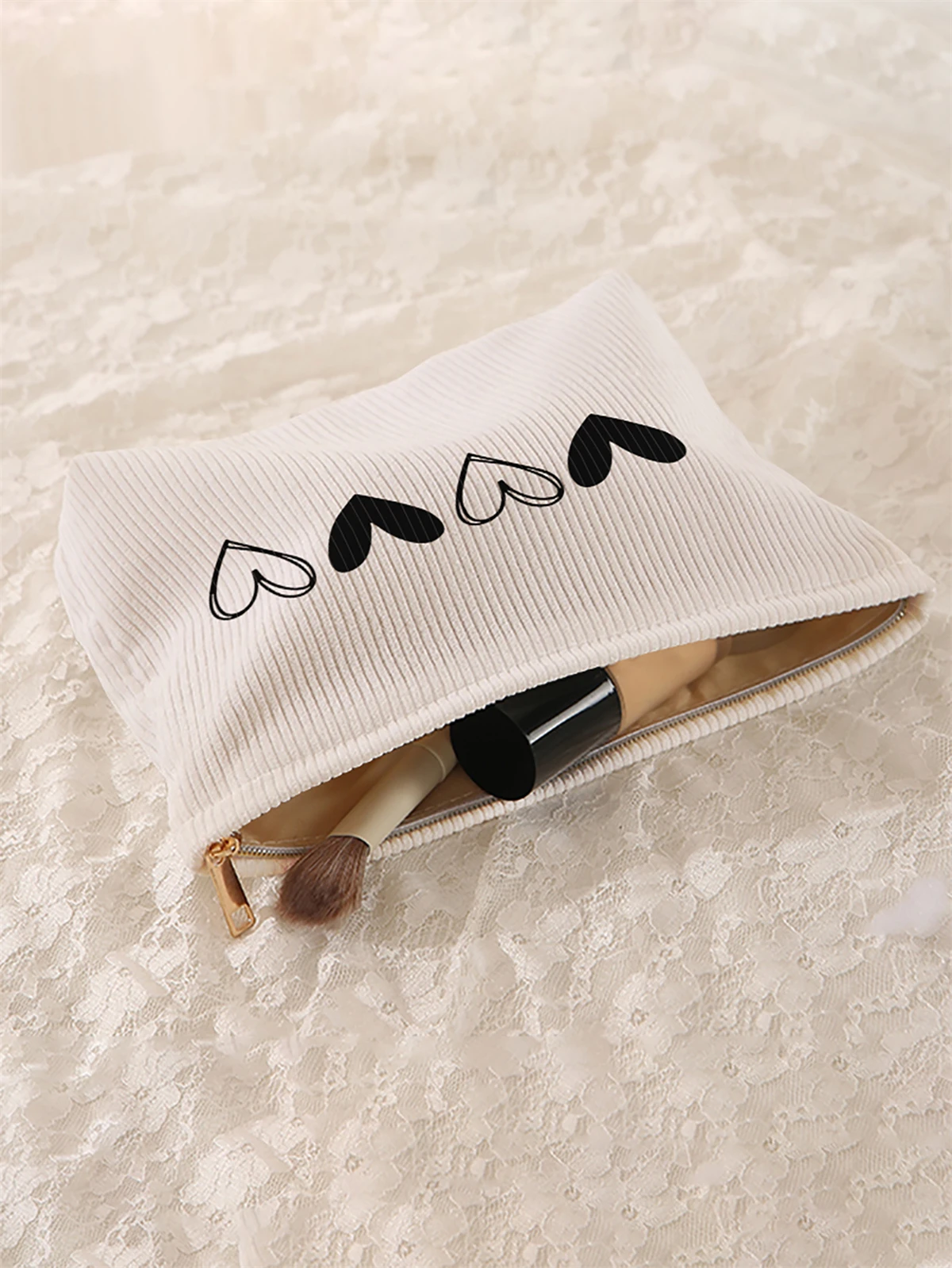 1 heart-shaped corduroy makeup bag, light zipper makeup storage box, multifunctional bag with lining