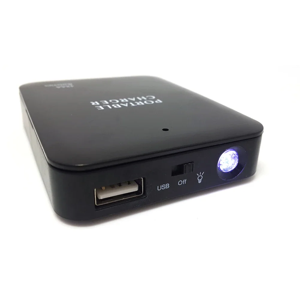 Cargador de Emergencia USB 4xAA con Linterna LED