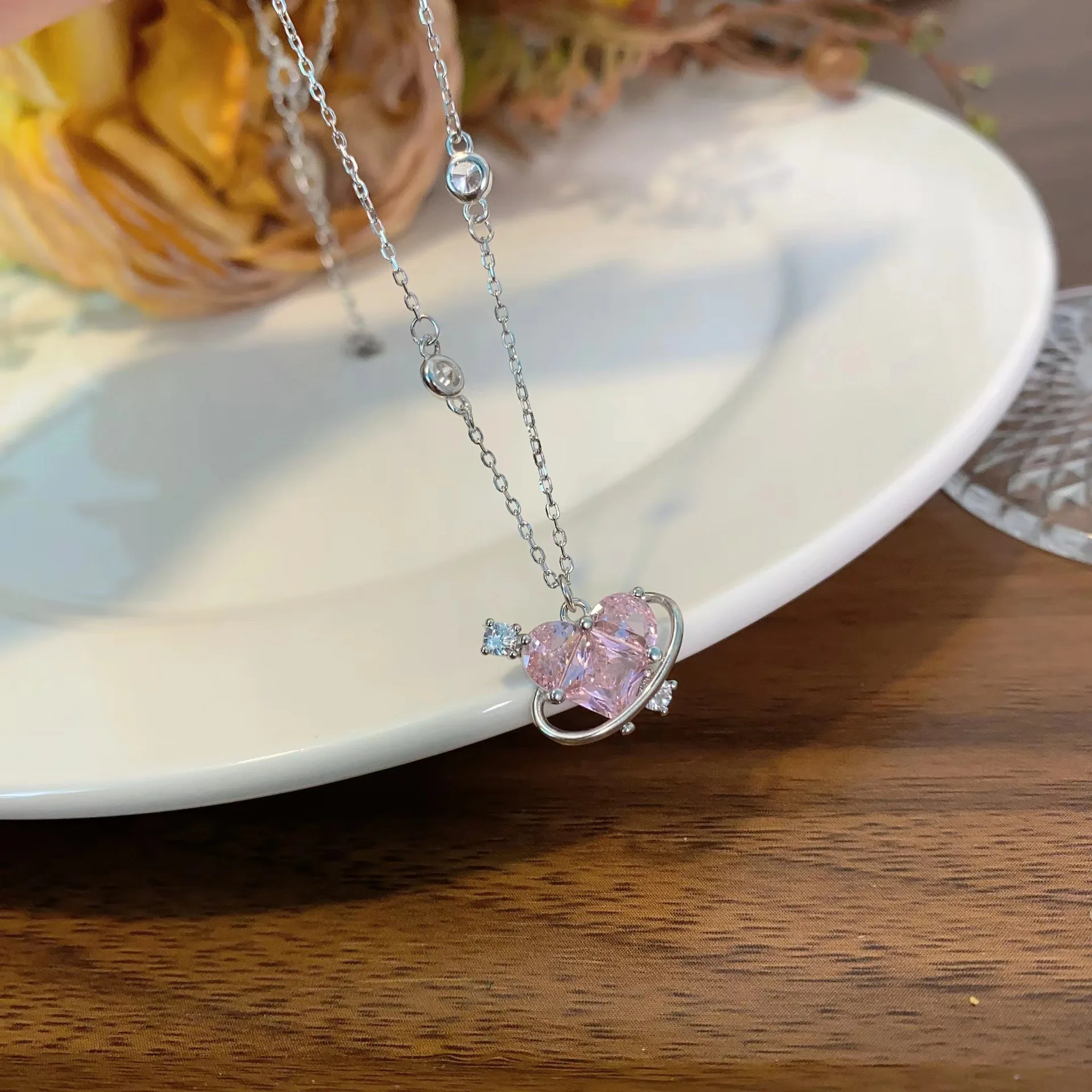 

Pink Diamond Love Planet Necklace for Girls, Versatile and High end Sense, Subtle and Exquisite Clavicle Chain Trend