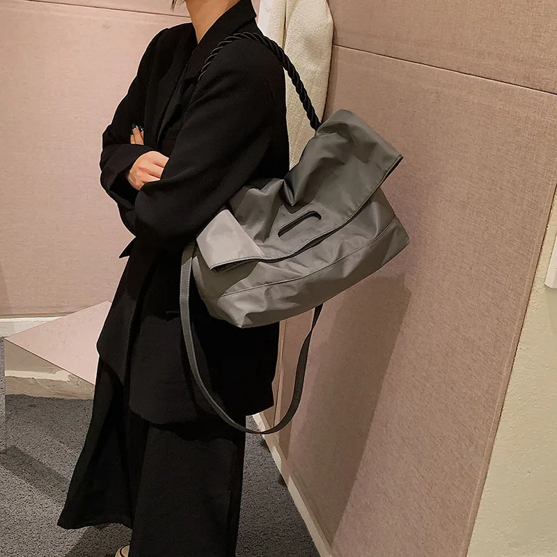 Large Capacity Bag Women's Bag 2023 New Oxford Cloth Messenger Bag Spring Style Ins Minority Shoulder Bag Underarm Tote Bag