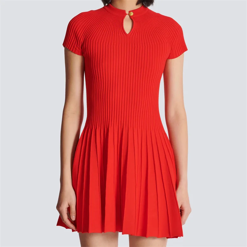 

Элегантные платья для женщин, новое эластичное вязаное плиссированное платье, мини-платье с коротким рукавом на лето 2024, короткие платья с металлическими пуговицами