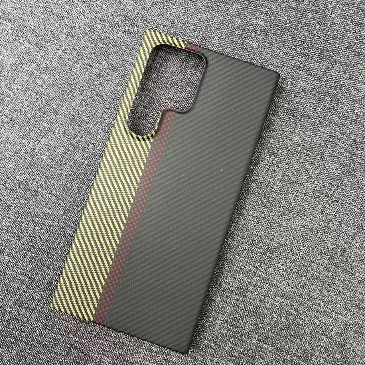 AKATIP Aramid Fiber Carbon Finish Magnetic Luxurious Shockproof Case
