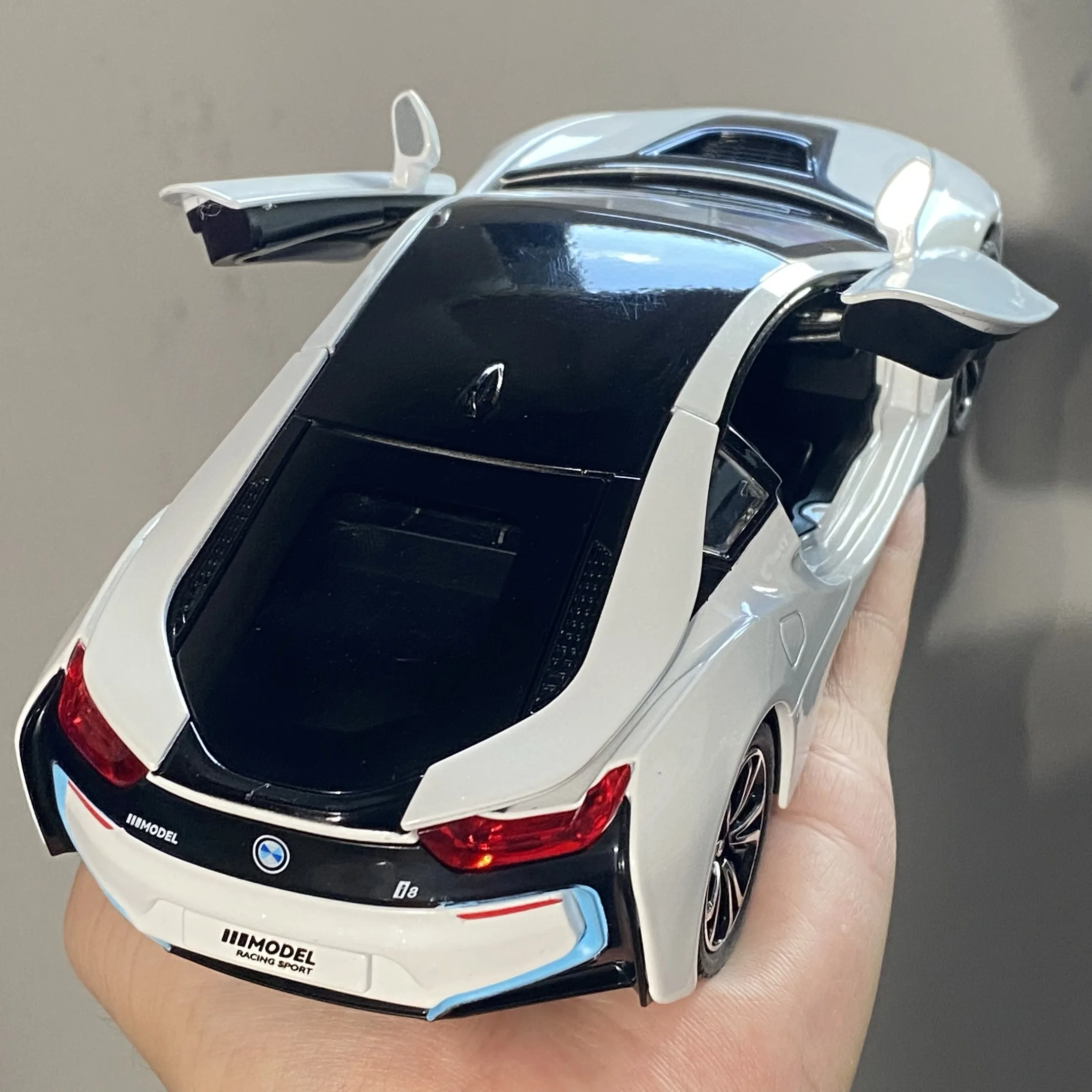 BMW I8 Super Hybrid Coupe Alloy Sports Car Model - High Simulation with Sound and Light Features