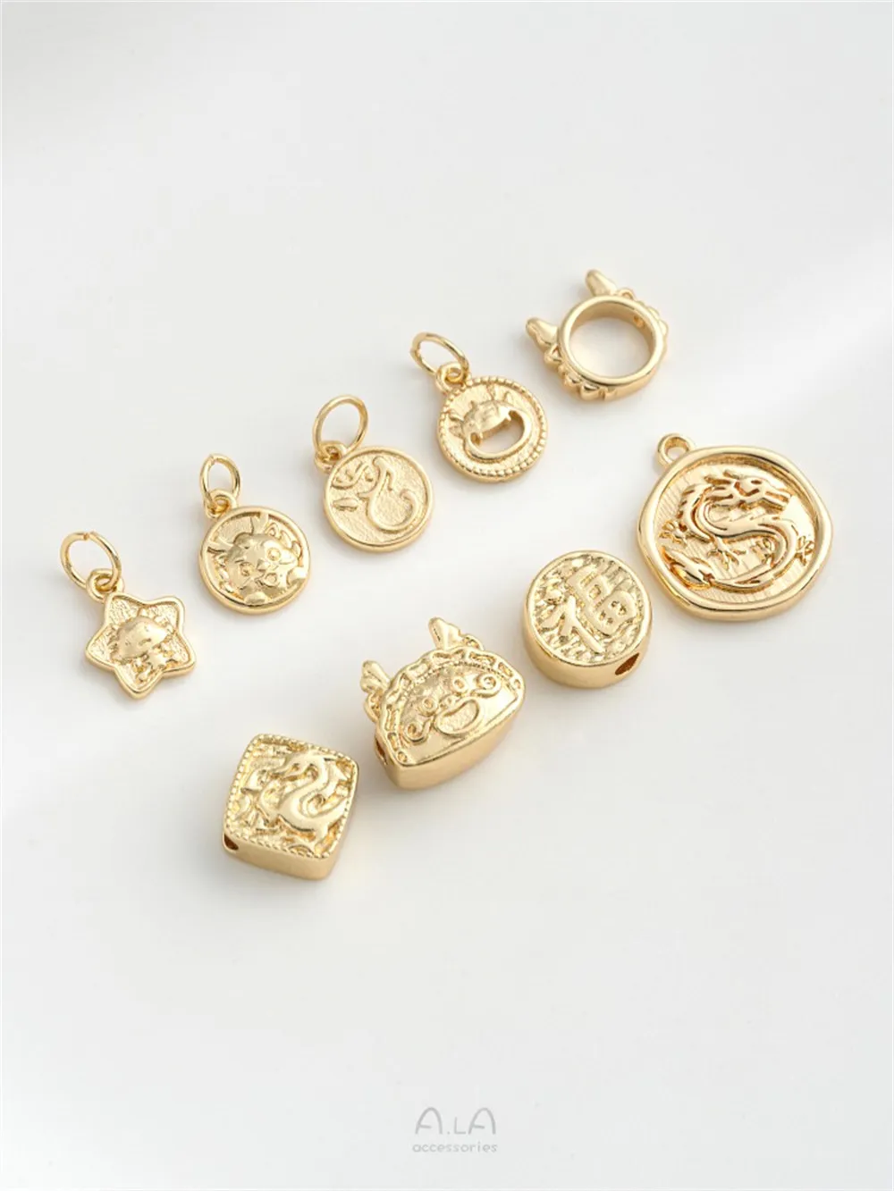 14K Gold Wrapped Zodiac The Year of The Loong Beaded Faucet Set Bead Ring Dragon Pendant Hand Diy Bracelet Charms Accessories halloween key chain pumpkin ghost spider bat pendant water drop key ring backpack decor car charms bag accessories