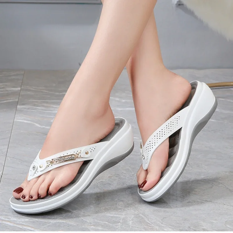 2024 Women's Slippers Summer New Fashion Metal Button Slides Shoes Wedge Beach Sandals Women Outside Platform Leisure Flip Flops 5