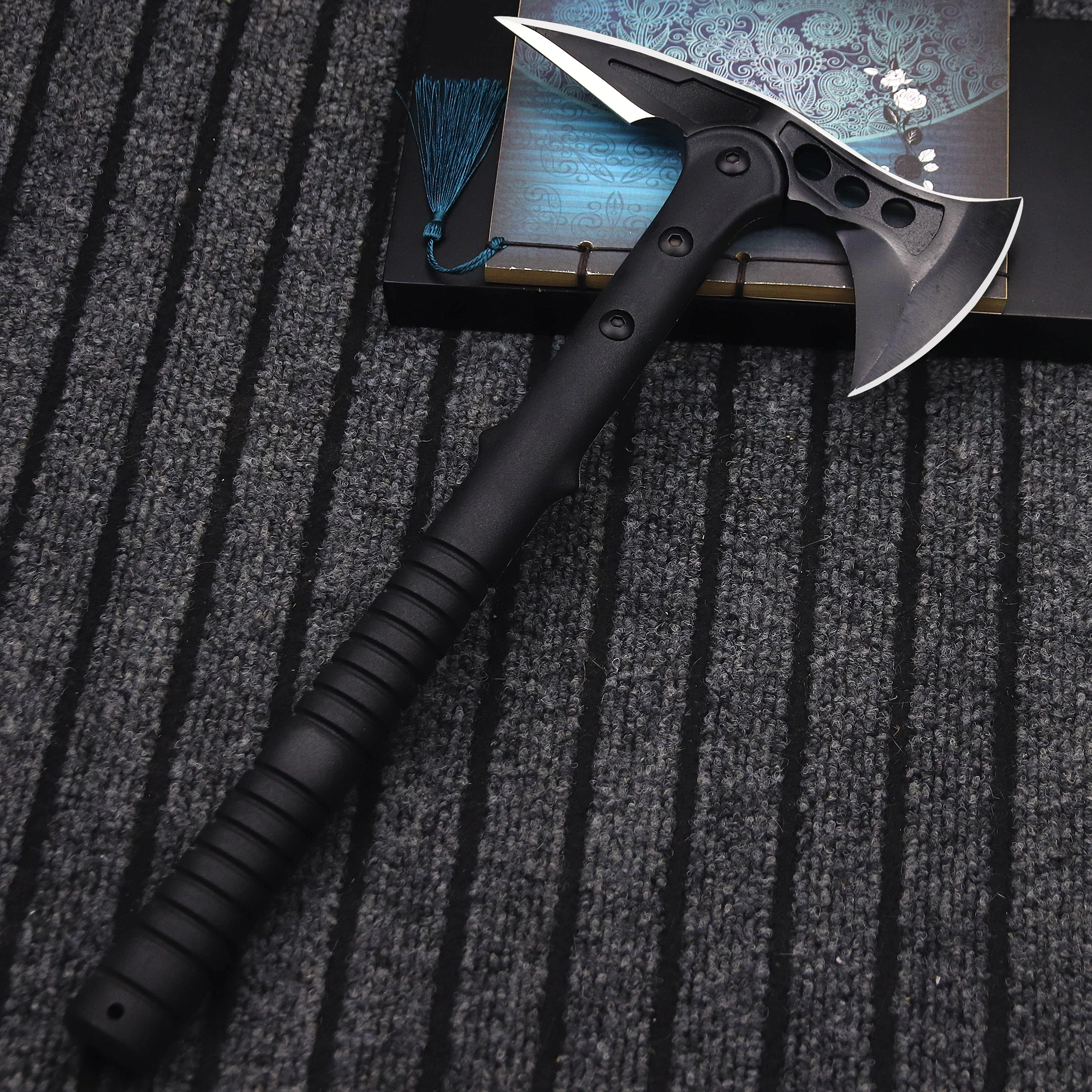Multi-function black tactical axe outdoor rescue axe fire axe jungle logging multi-function removable axe + nylon axe sleeve 3