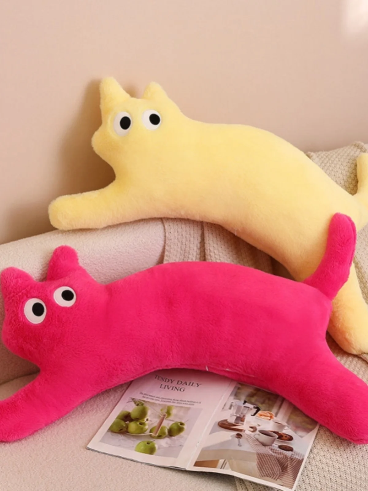 Cute  aped Plu Pillow Sofa Decorative Cuion Fem Doll S Toy Soft PP Cotton Filled Universal G