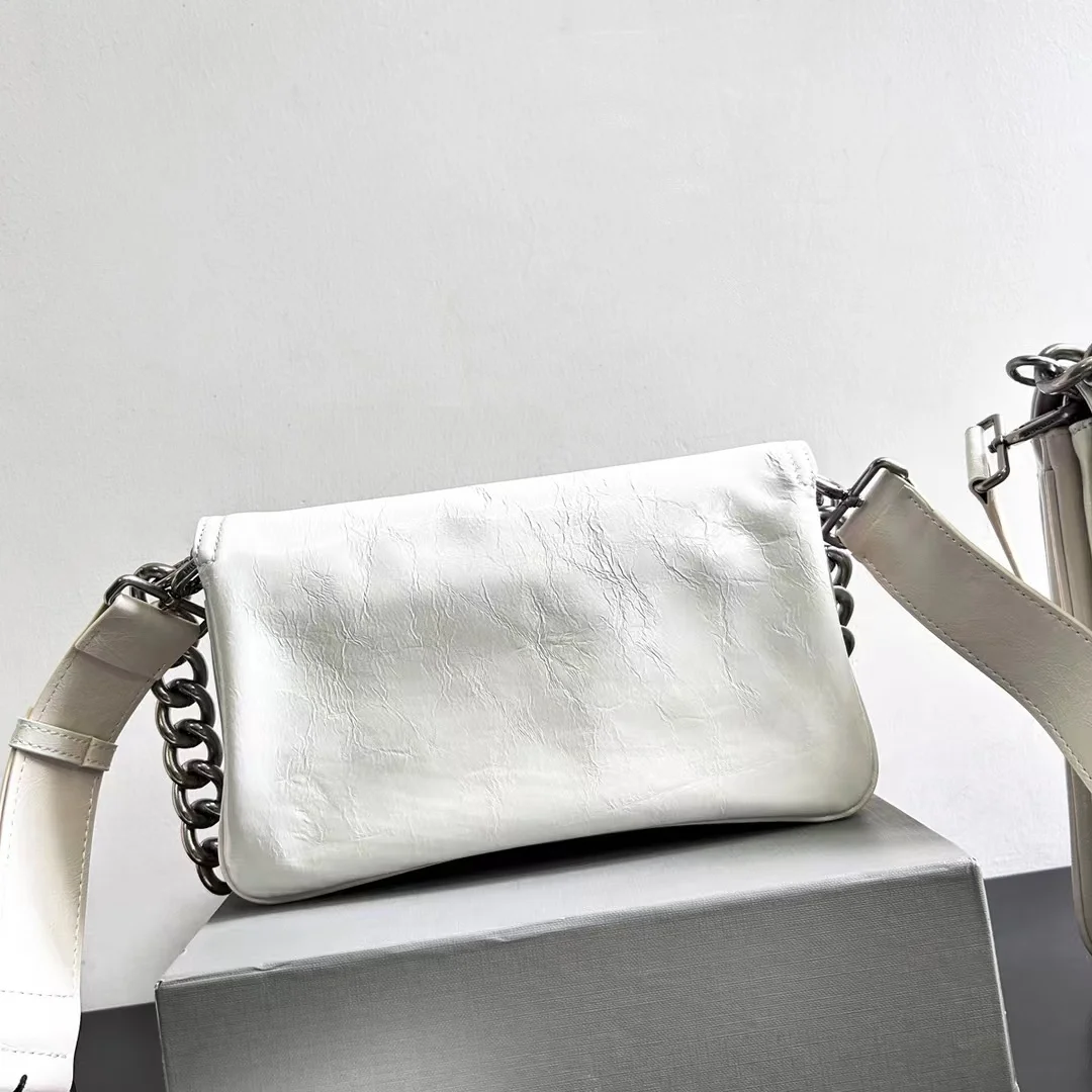 

Новинка 2023, дизайнерская Высококачественная мягкая и крутая Повседневная многофункциональная сумка через плечо и подмышек с цепочкой.