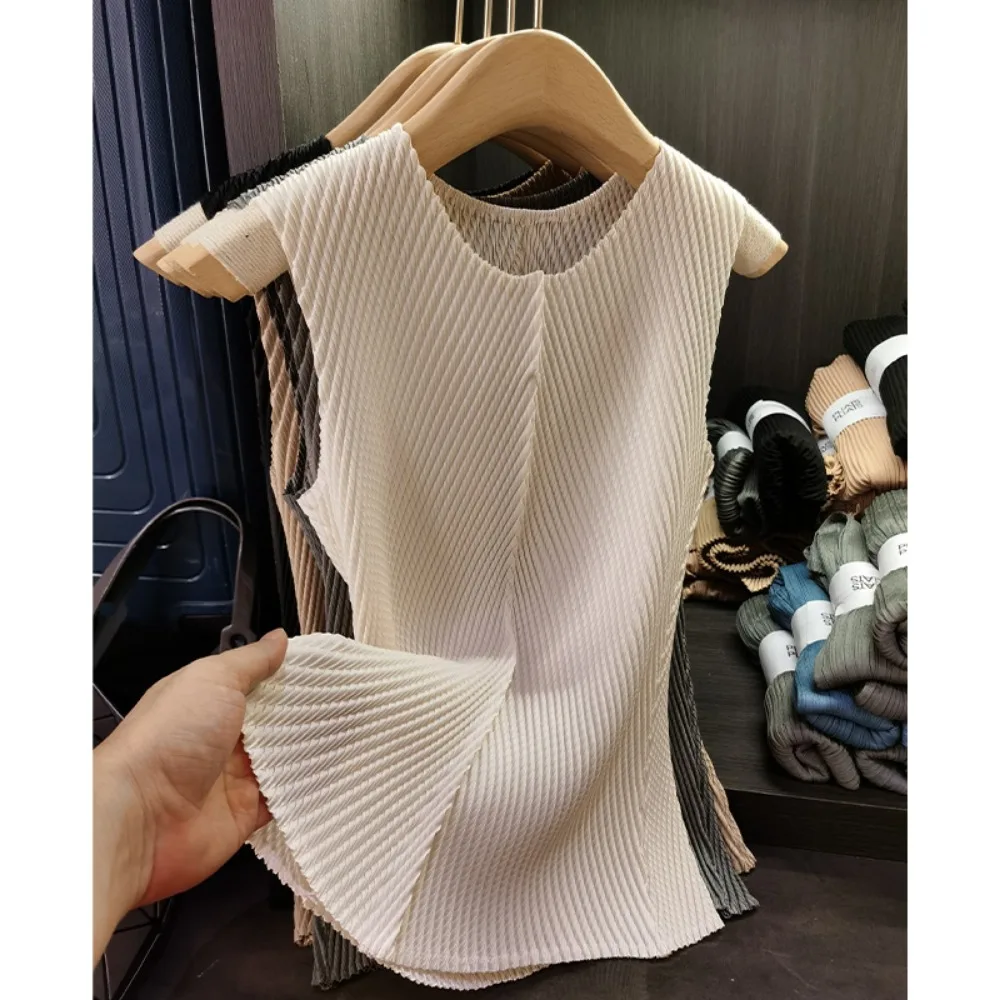 

Simple Versatile Dragon Scale Pleated Solid Color Camisole Undershirt Female 2023 New Slim Thin Sleeveless Miyake Tops Pleated