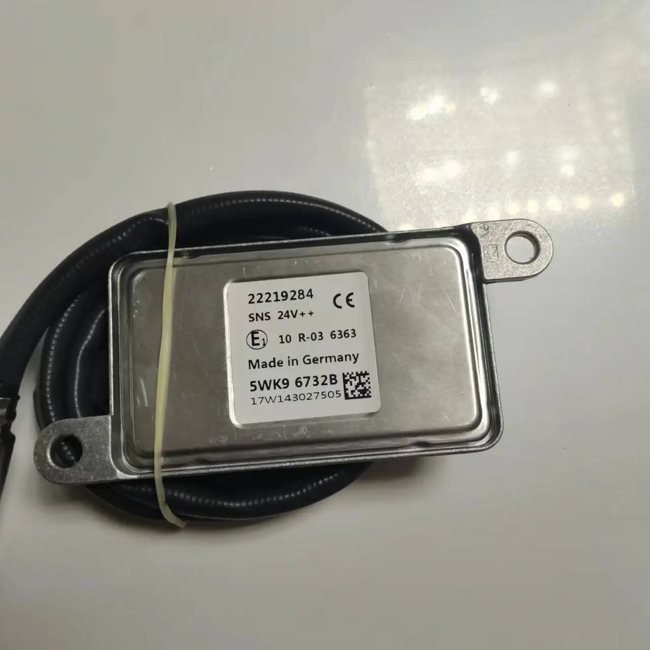 

22219284 5WK96732B NOx Nitrogen Oxide Sensor For Volvo