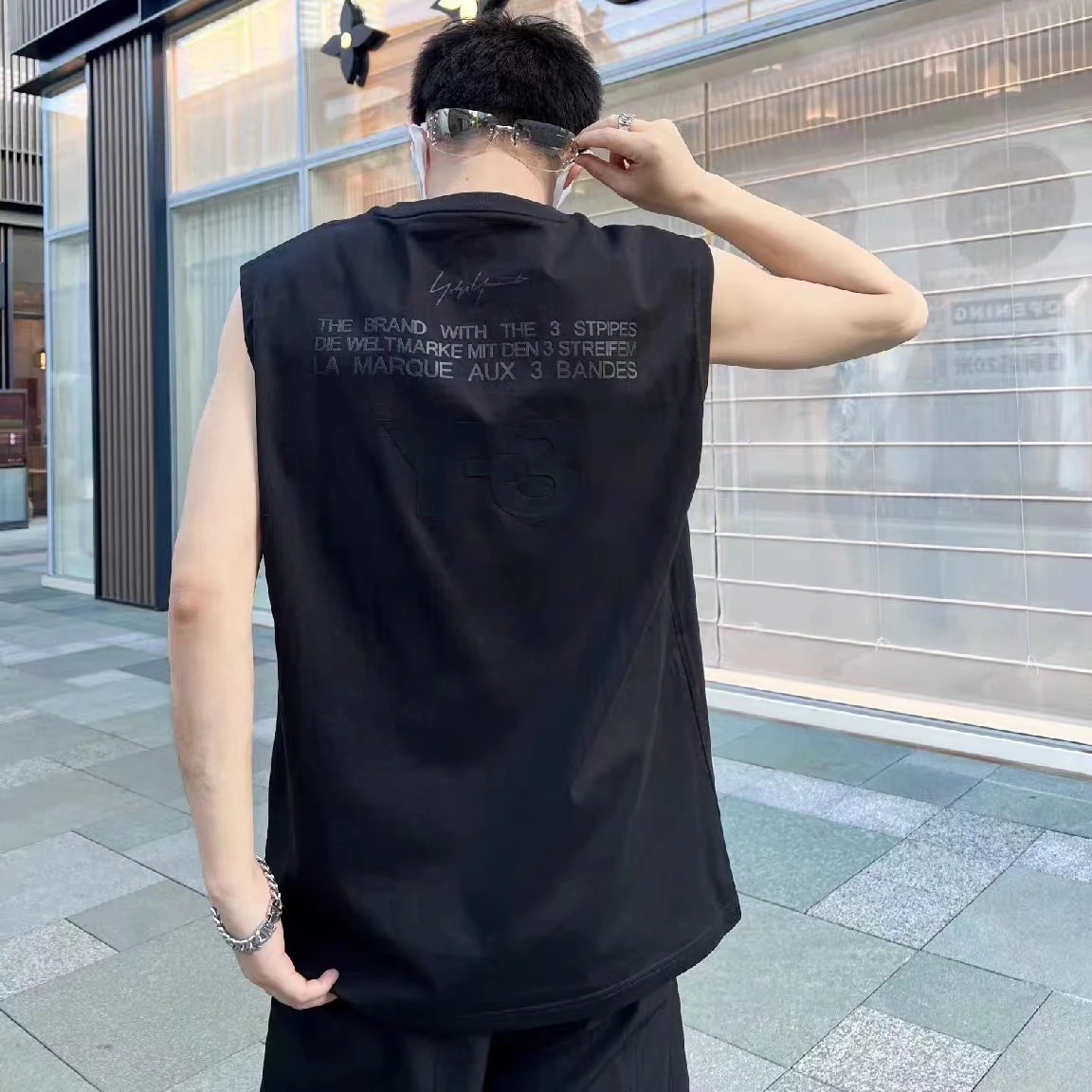 Рисунок 4 - Футболка Yohji Yamamoto мужская без рукавов