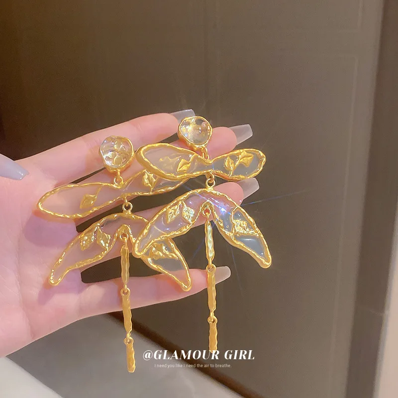 

Minar Wonderful Clear Resin Dragonfly Long Drop Earrings for Women Bling Bling Gold Color Sequins Irregular Leaf Dangle Earrings