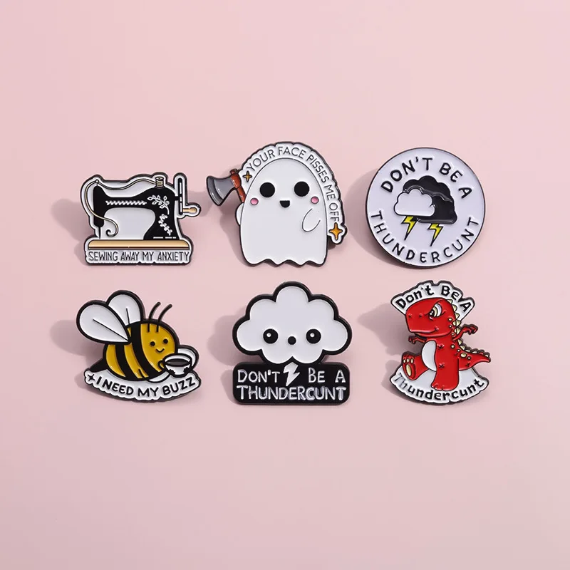 Cartoon Ghost Dark Cloud Metal Pins Creative Bee Macchina Da Cucire Fire Dragon Smalto Distintivo Animali Punk Spilla Gioielli Regali