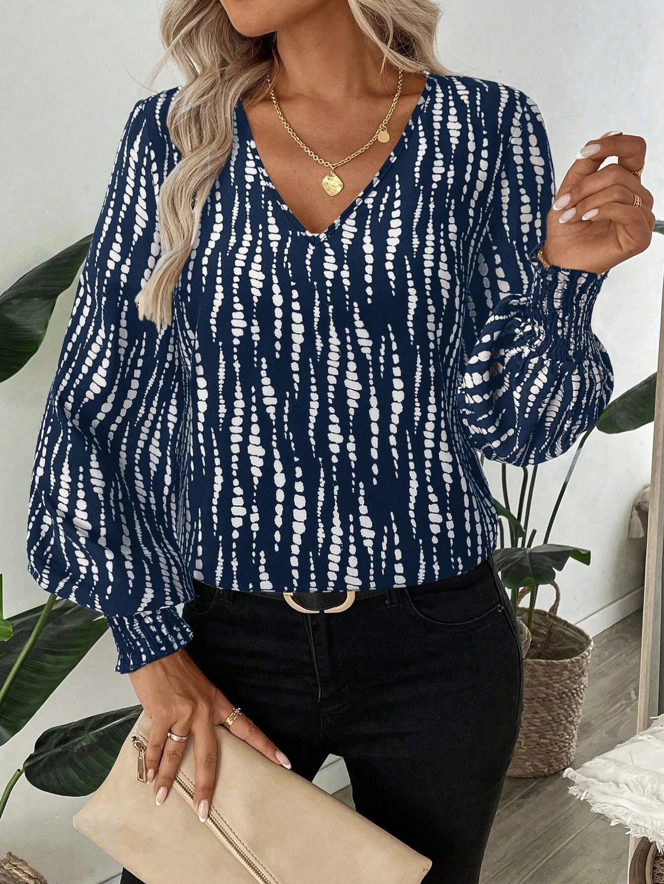 2025 New Y2k Women's V-neck Chiffon Shirt Printed Lantern Sleeve Pleated Long Sleeve Fashion Shirt Elegant Tops Casual Blusas