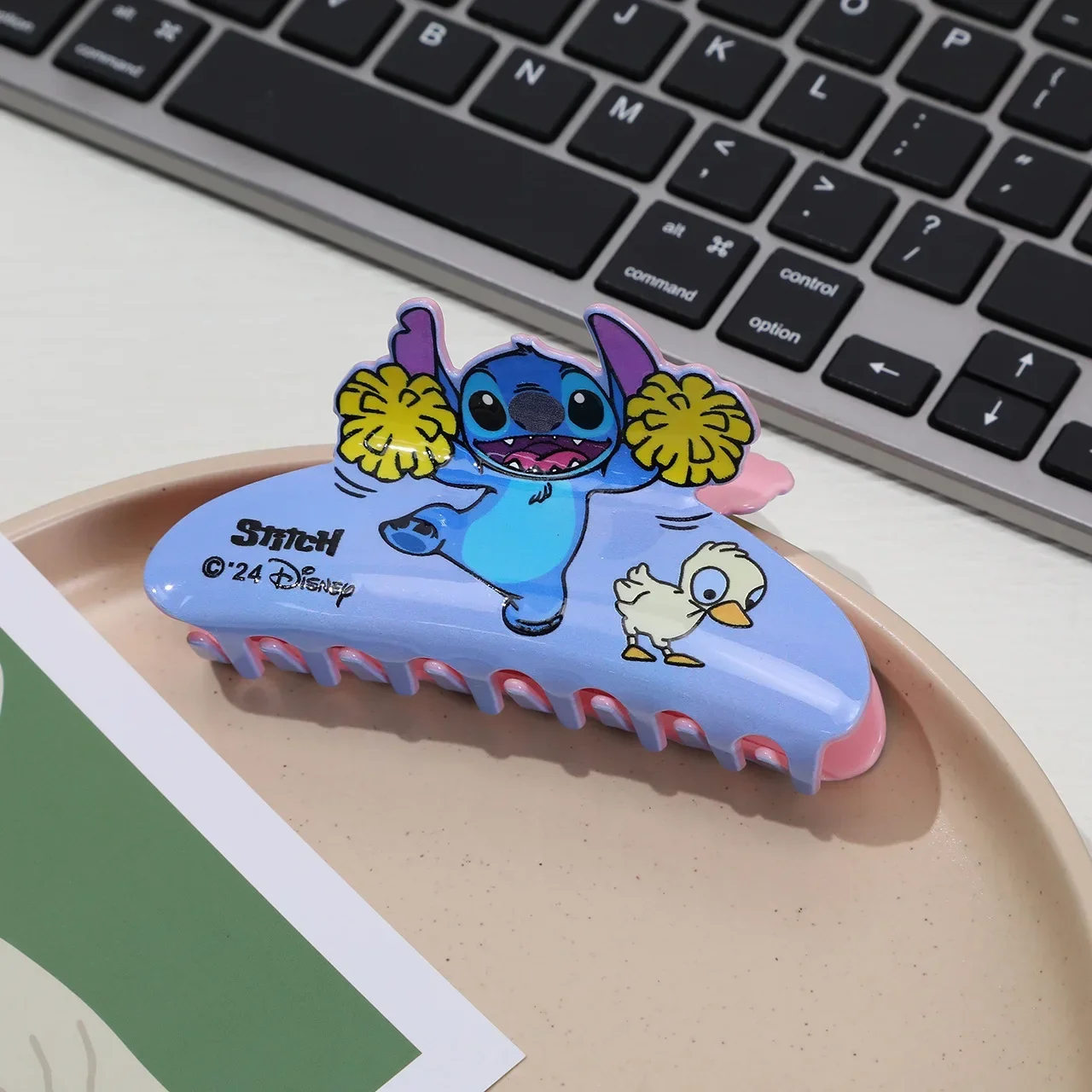 thumbnail image 5 of Pinza para el pelo acrílica con diseño de dibujos animados de Disney Kawaii Stitch, pinza para el pelo con diseño de dibujos animados de Anime, regalo de cumpleaños para niñas y niños, accesorios para, 5 of 5