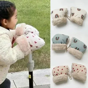 Guanti da passeggino per neonati antivento Guanti per sport all'aria aperta per bambini Accessorio per scooter scaldamani stampato a fumetti per l'inverno