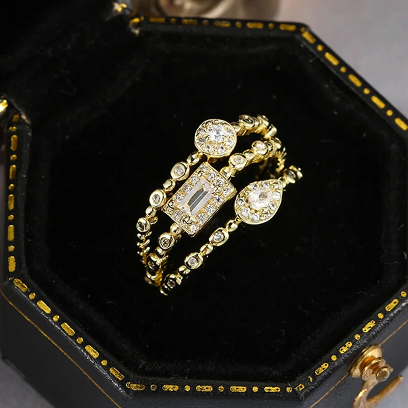 트렌디한 한국 여성의 우아한 반지 간결한 기하학 지르코니아 골드 컬러 스태킹 반지, 크리스탈 주얼리 생산자 직배송 R742 