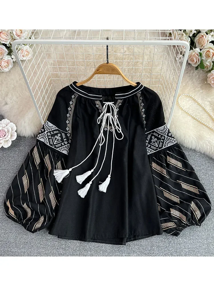 【deres】blooming embroidery blouse (ネイビー) Bead Embroidery Blouse - Flowers | Nadin Today