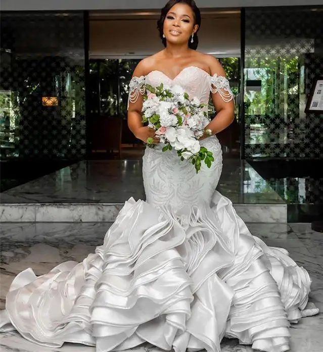 

Luxury Off the Shoulder Lace Mermaid Black Girl Wedding Dresses Chapel Train Vestido De Noiva Sereia Tiered Ruffles Bridal Gowns