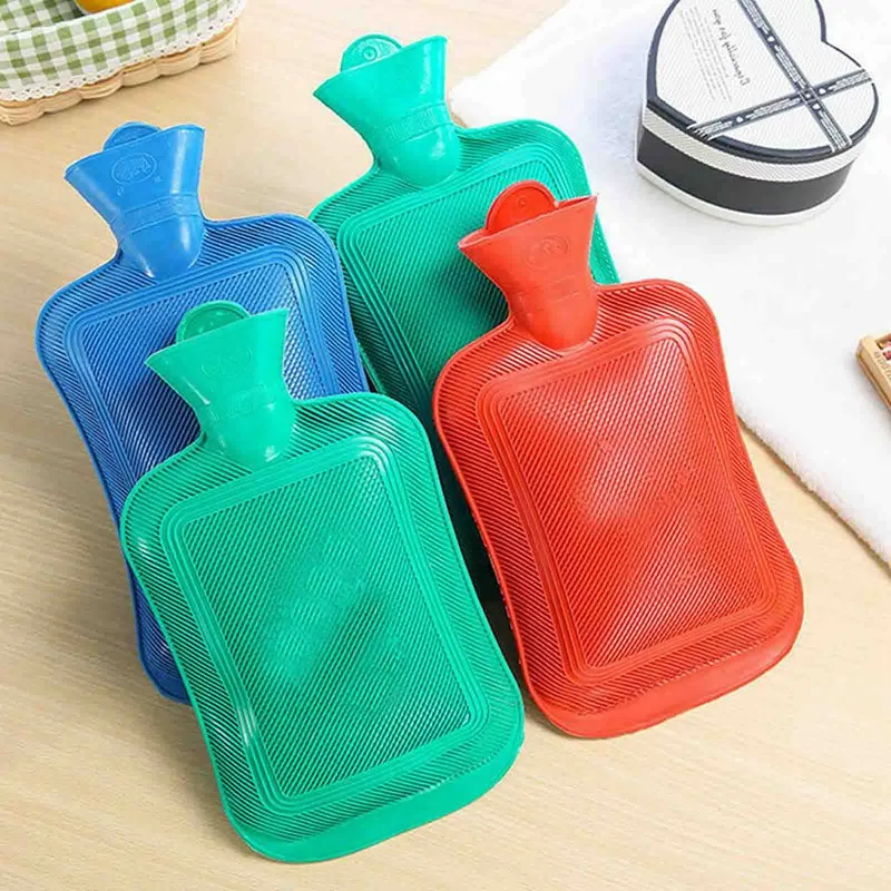 Botella de agua caliente portátil de 500ML, accesorio de agua caliente gruesa de Color, bolsas aleatorias, casa de goma de Color, 1 piezas