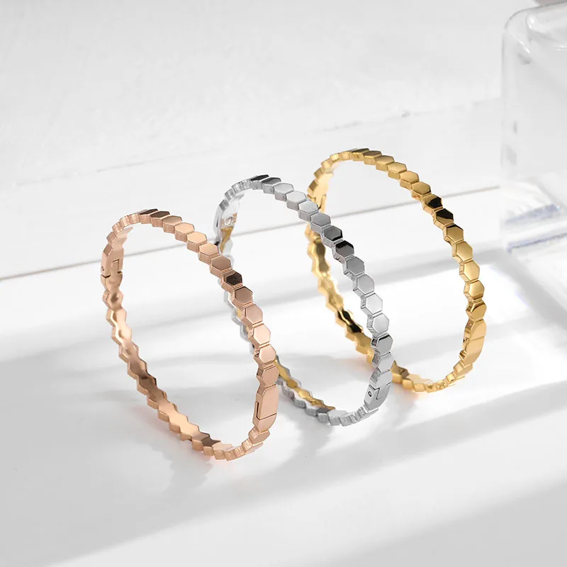 

Simple Honeycomb Titanium Steel Bracelet Female 18k Gold Bracelet Net Red All-match Stainless Steel Hand Accessories