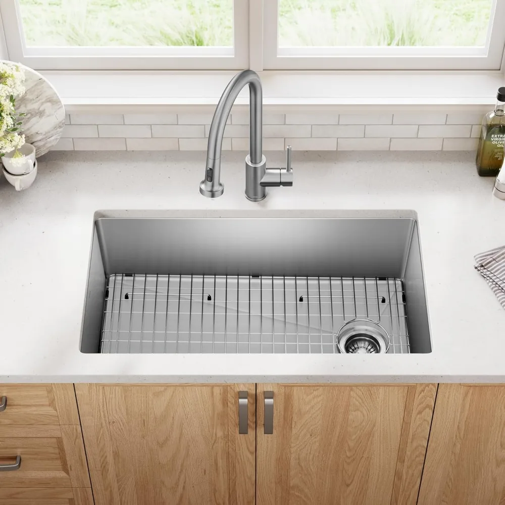 Fairlane 33-inch Undermount Single Bowl 18-Gauge Stainless Steel Kitchen Sink, KHU640-33 3