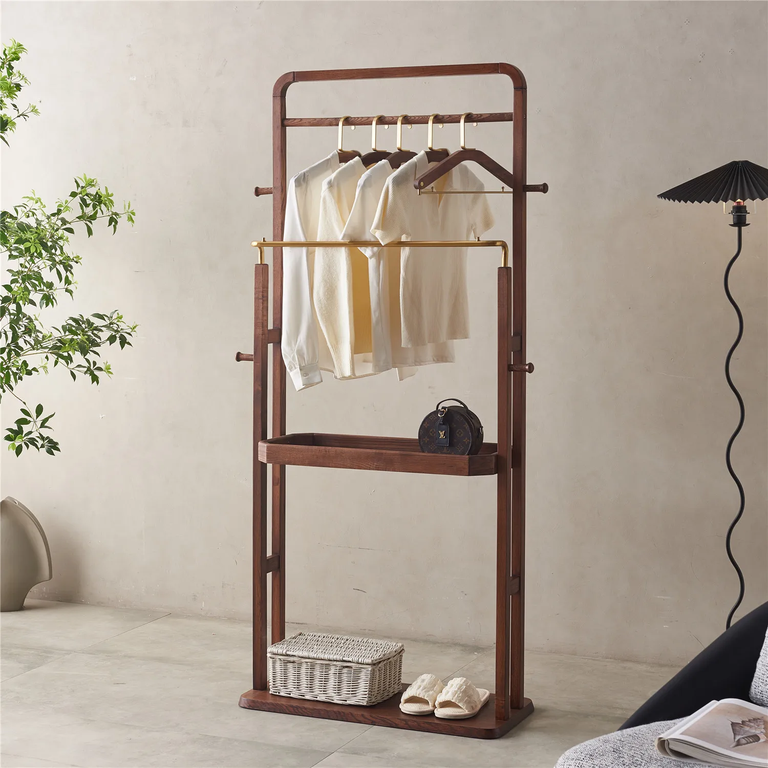 

Вешалка для одежды Guangyi для дома, спальни, напольная Прочная вешалка для одежды из массива дерева для балкона, простая вешалка для одежды, оптовая продажа