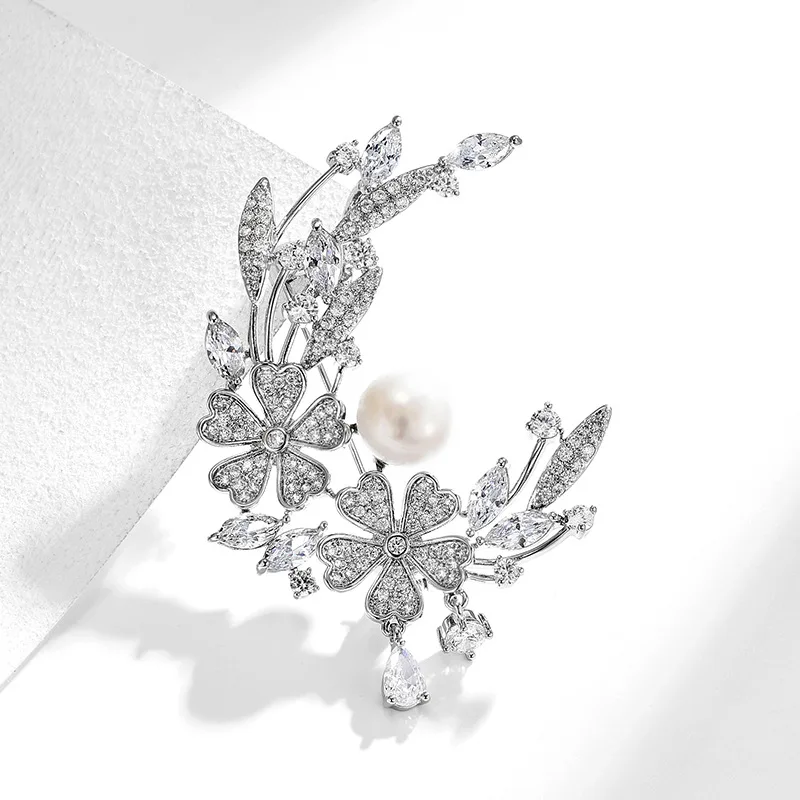 New Design Bright Luxury Micro-inlaid Zircon Moon Exquisite High-grade Freshwater Pearl Coat Brooches Accessories Lady Jewelry