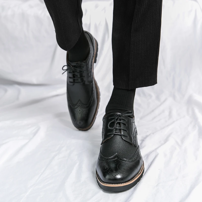 Business Black men's leather shoes Classic and fashionable gentleman style Outdoor Trendy Party Wedding dress groom's shoes