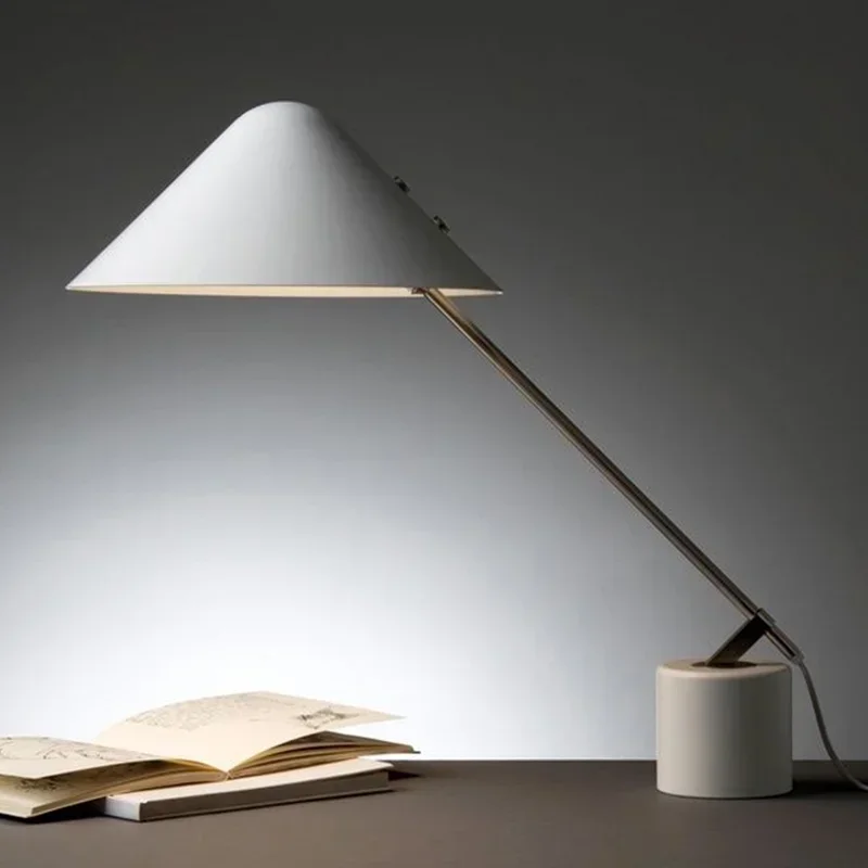 Description Picture 2 of itemNordic simple creative desk lamp designer model room living room study post-modern marble light luxury desk lampторшер플로어 램프