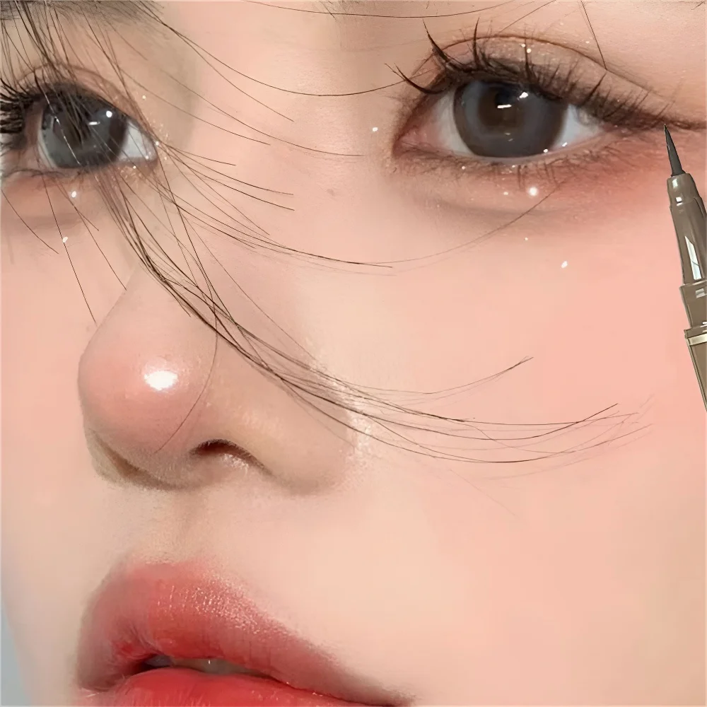 Eyeliner liquido waterproof con punta ultra fine lunga durata_voghion.com
