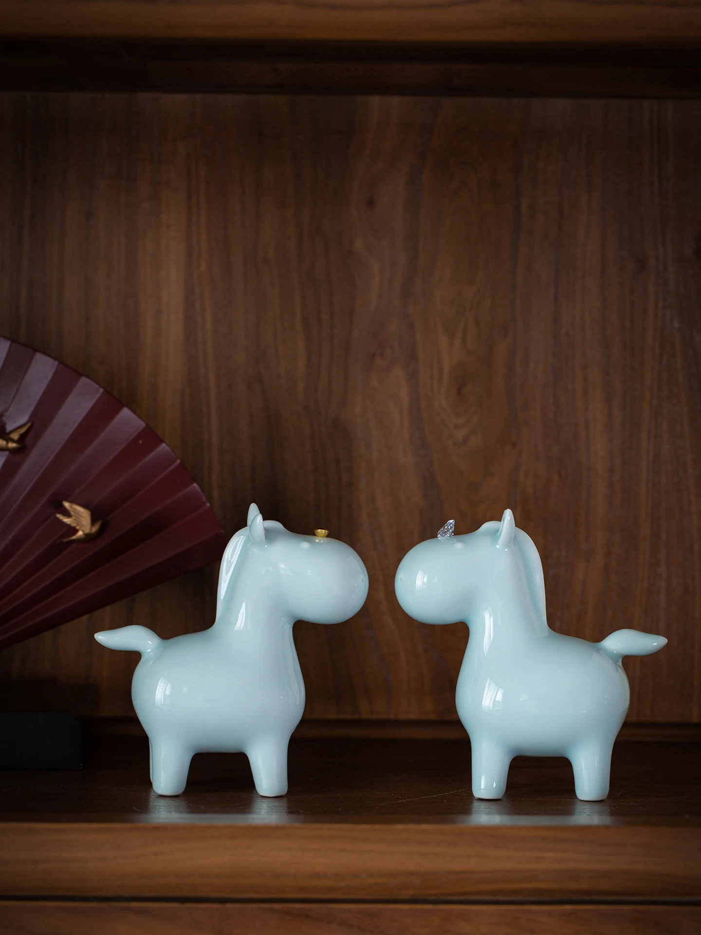 Jingdezhen 세라믹 말 인형 사무실 책상 장식 부를 끌어들이는 생일 선물 거실 장식 독창적인 디자인