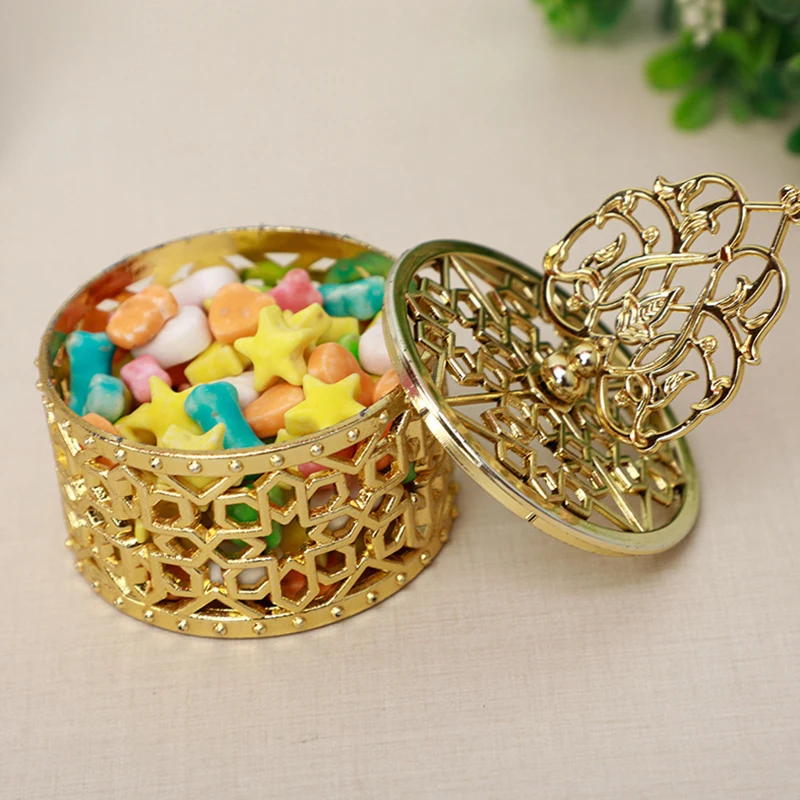

Western Wedding Table Setting Golden Pagoda Plastic Hollow Candy Box European Small Round Hot Sale