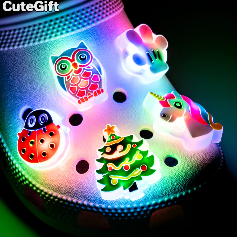 1–5 Stück LED-Schuhanhänger für Kinder, Jungen und Mädchen, Regenbogen-Käse-Fußbälle, Basketball-Schuhdekorationen, Anstecknadeln, Clog-Zubehör, Schnallen