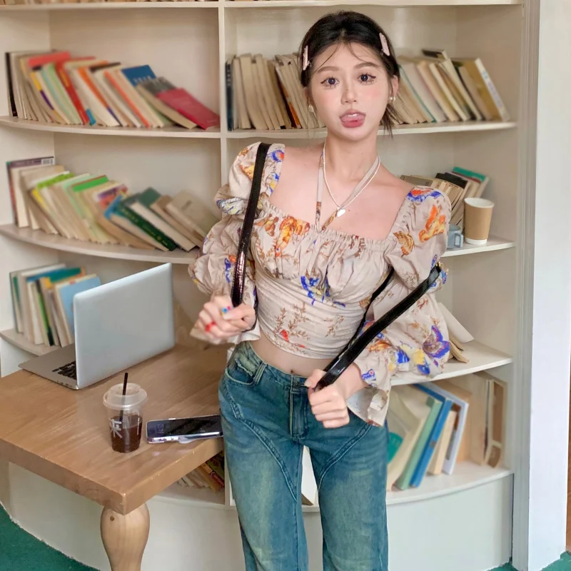 

Женская блузка с рукавами-фонариками и квадратным вырезом