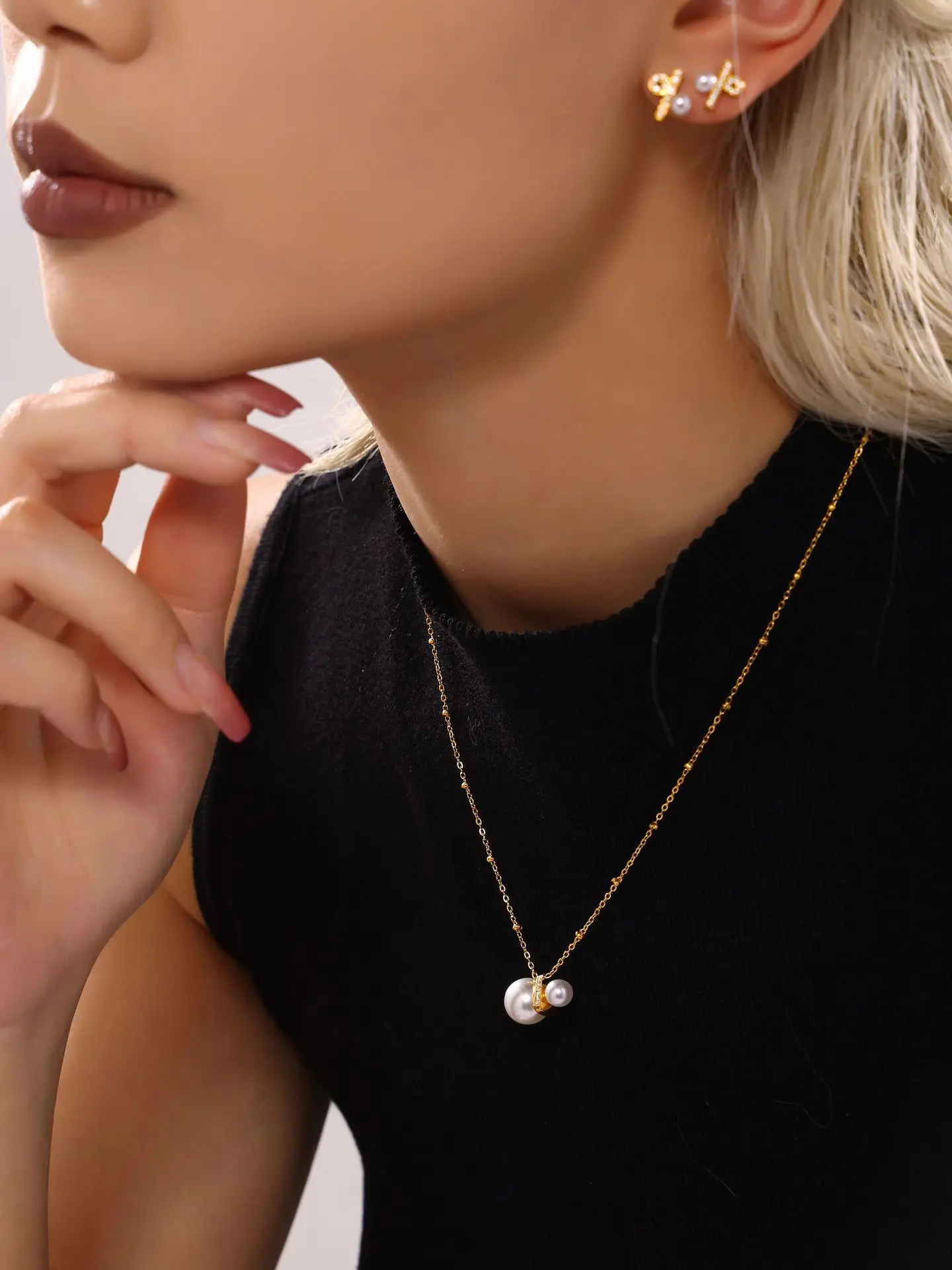 Elegantes Muschel-Kugel-Anhänger-Halsketten- und Zirkon-Ohrringe-Set für Damen aus 316 Edelstahl, vergoldet, luxuriöses Schmuckset als Geschenk – Detail 4