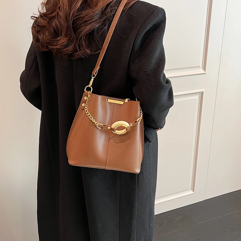 

Женская сумка-тоут на плечо, с цепочкой и блестками