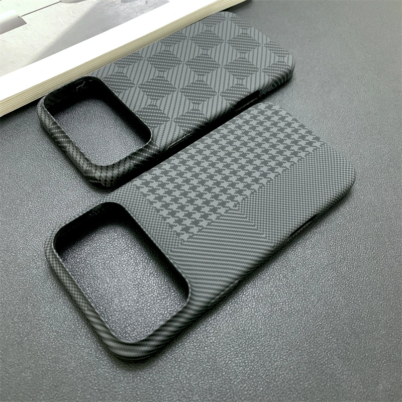 Luxury Slim Carbon Fiber Matte Case with Checkered Pattern and Contrast Color Bumper Cover