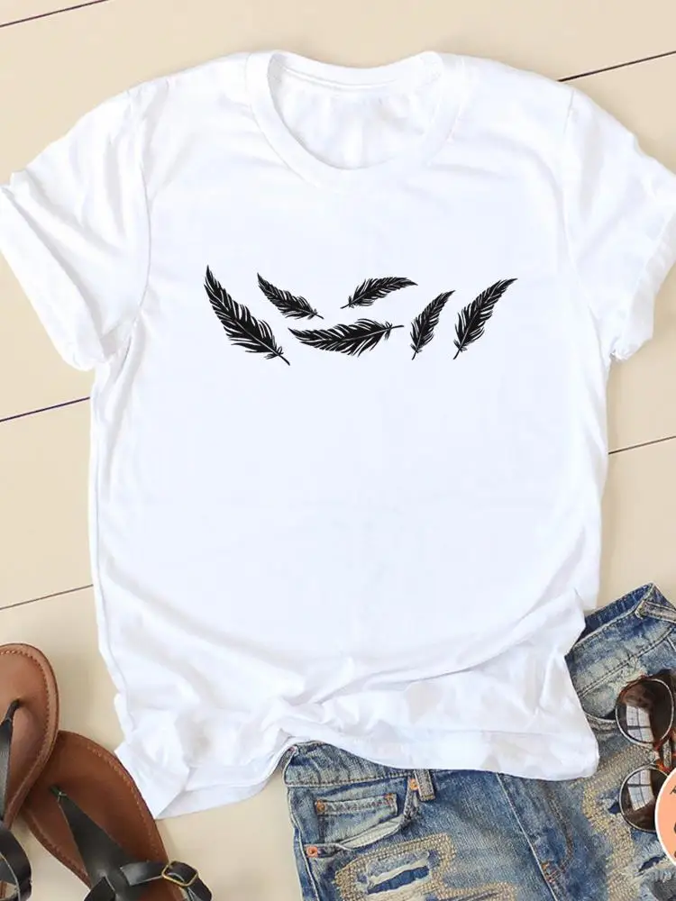 

Футболка женская с графическим принтом, Повседневная модная рубашка с коротким рукавом, в стиле 90-х, с перьями