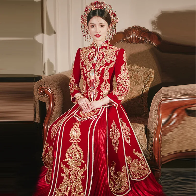 

2022 Classic Satin Red Golden Embroidery Cheongsam New Wedding Xiuhe Chinese Dress Bride Dragon And Phoenix Gown Toast Dresses