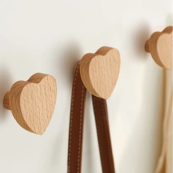 Maniglie per mobili a forma di cuore Maniglia creativa in legno di faggio Decorazione domestica Maniglie per mobili in legno massello Accessori da cucina 1
