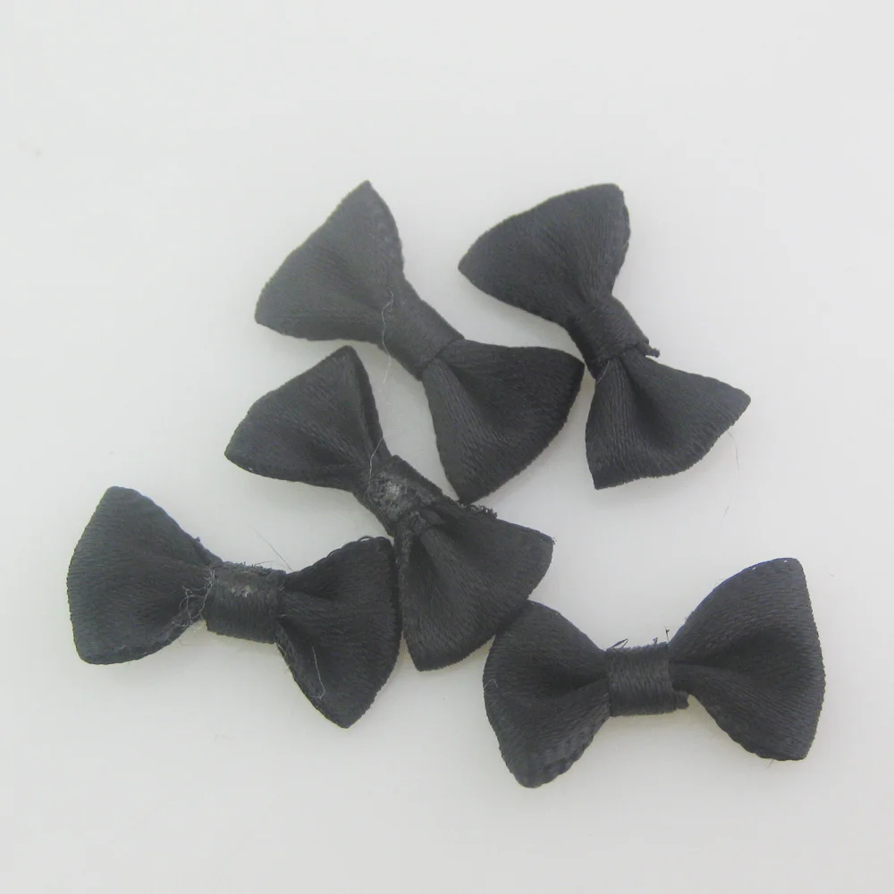 50Pcs 2CM 긴 선 모양 작은 활 새틴 리본 매듭 35 색상 귀여운 Bowtie 옷 모자를 쓰고 있죠 장식품