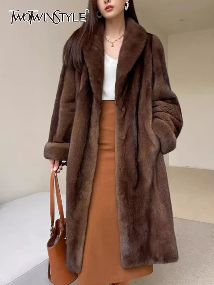 

Женское винтажное меховое пальто TWOTWINSTYLE, свободное однотонное пальто с отложным воротником, длинными рукавами и карманами в стиле пэчворк на осень 2019