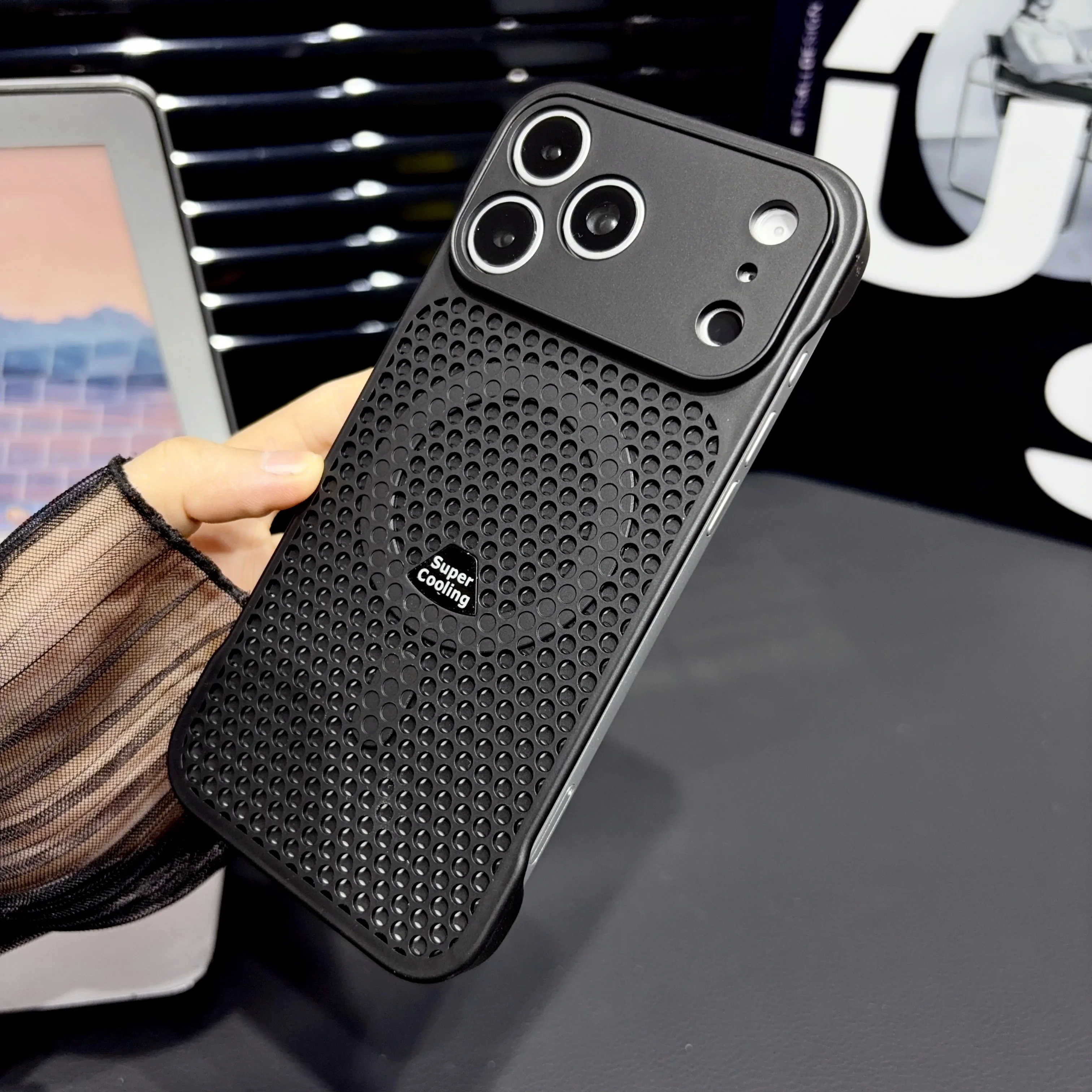 Ultra-Thin Honeycomb Mesh Magnetic Phone Case - Breathable Protective Cover
